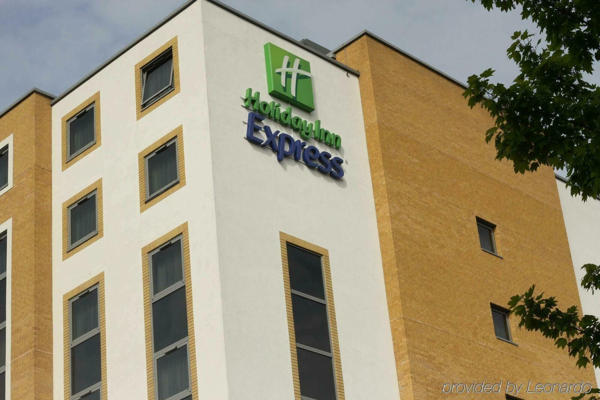 Holiday Inn Express London - Watford Junction, An Ihg Hotel Exterior foto